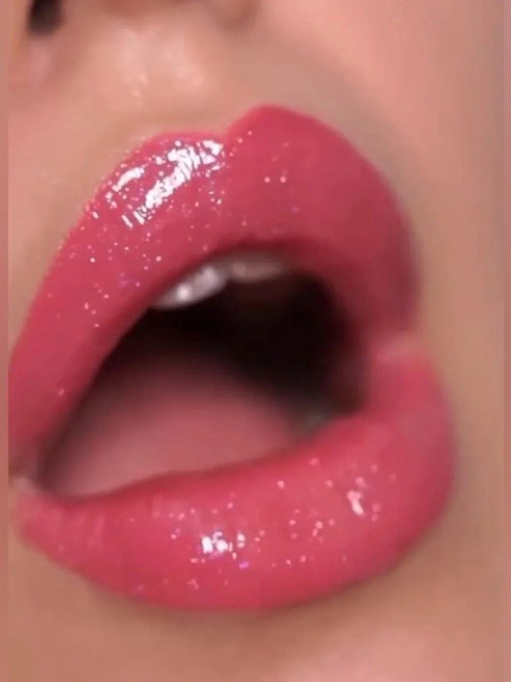 KIKO Milano x Candy Crush™ Sparkle Lip Gloss 02 Sugar Strobe